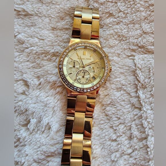 Women's original Michael Kors  Runway Gold-Tone Watch - Picture 2 of 6